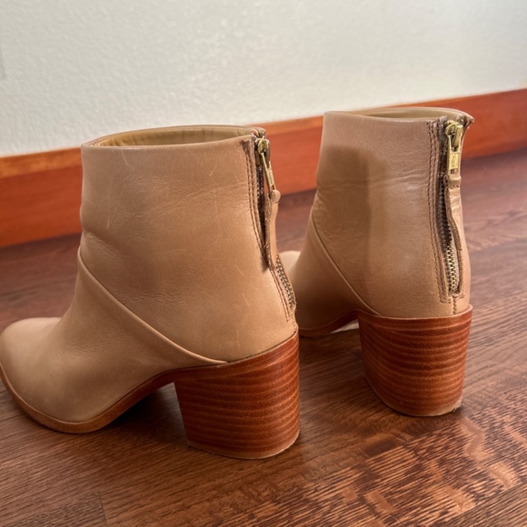 Nisolo Dari Boots Almond - Picture 2 of 8